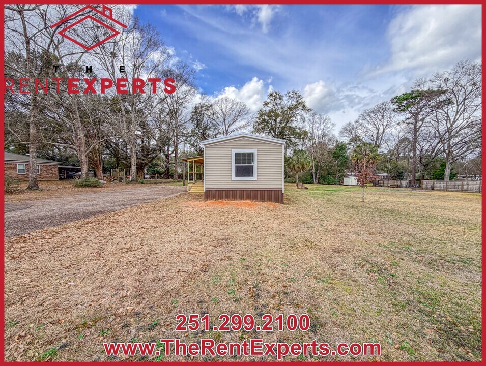 4883 Christopher Rd in Wilmer, AL - Building Photo