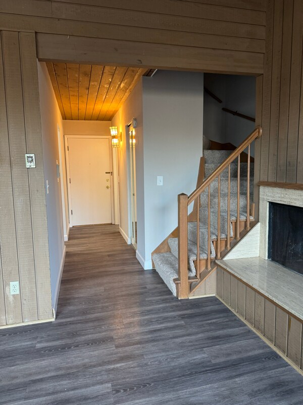 2131 N Summit Ave in Milwaukee, WI - Foto de edificio - Building Photo