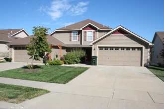 Ironwood Court and Park West Apartments in Lawrence, KS - Foto de edificio - Building Photo