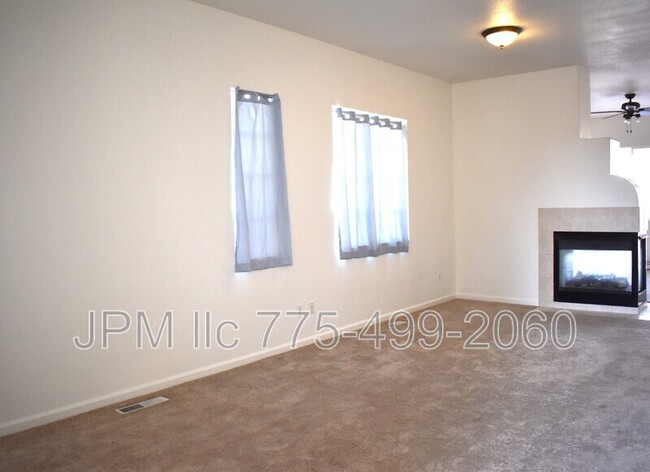 4522 Mt Bachelor Dr in Sparks, NV - Building Photo - Building Photo