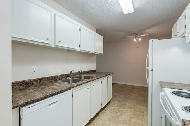 Victoria County in Edmonton, AB - Building Photo - Building Photo