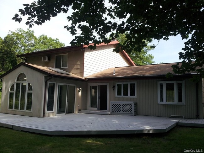 5 Carry Ct in Centereach, NY - Building Photo - Building Photo