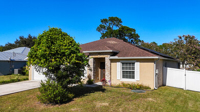 1037 SW Payne Ave in Port St. Lucie, FL - Building Photo - Building Photo