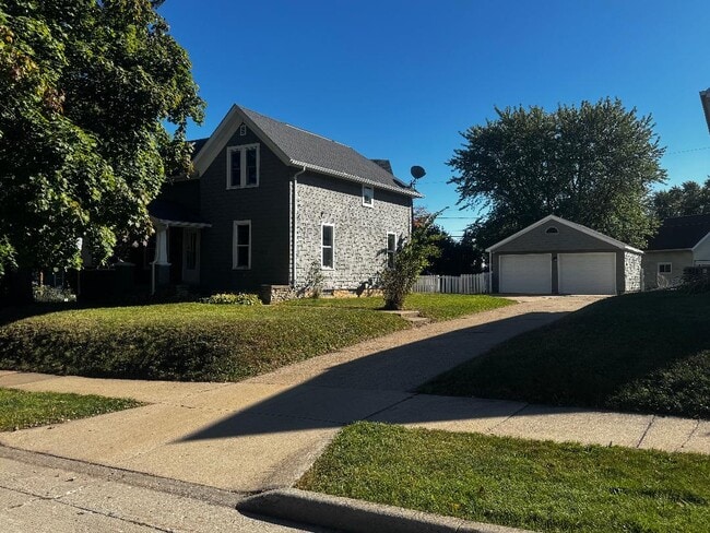 property at 1053 E Kimberly Ave