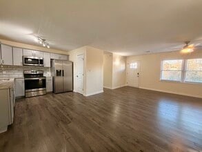 101 Holly Rd in Castle Hayne, NC - Building Photo - Building Photo