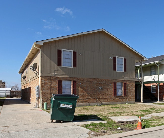 6836 Tara Ln in New Orleans, LA - Foto de edificio - Building Photo