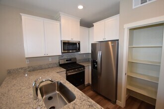 4050 Liverpool St in West Sacramento, CA - Building Photo - Building Photo
