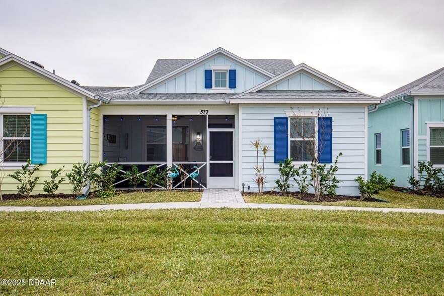 573 High Tide Ln in Daytona Beach, FL - Building Photo