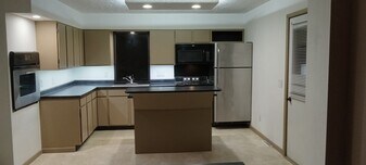 203 N Palmetto Ave, Unit 203 N Palmetto in Marshfield, WI - Building Photo