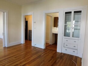 24 Park Ave, Unit 3 in Somerville, MA - Building Photo - Building Photo
