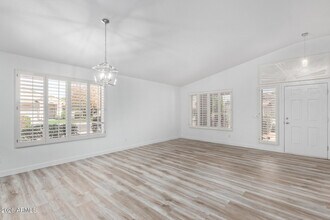 2232 S Nielson St in Gilbert, AZ - Foto de edificio - Building Photo