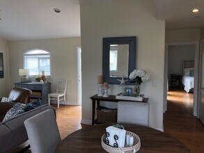 2613 Carnegie Ln in Redondo Beach, CA - Building Photo - Building Photo