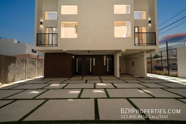 11348 Hatteras St-Unit -11348 in Los Angeles, CA - Building Photo - Building Photo