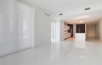 851 NE 1st Ave, Unit 3601 in Miami, FL - Building Photo - Building Photo