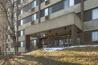 Mt. Vernon Towers in Uniontown, PA - Foto de edificio - Building Photo