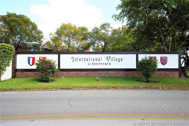 property at 3720 Inverrary Dr