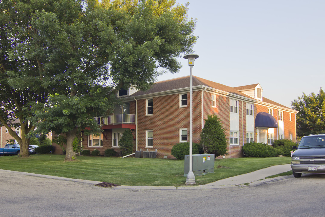 White Oak Apartments in Rochelle, IL - Building Photo