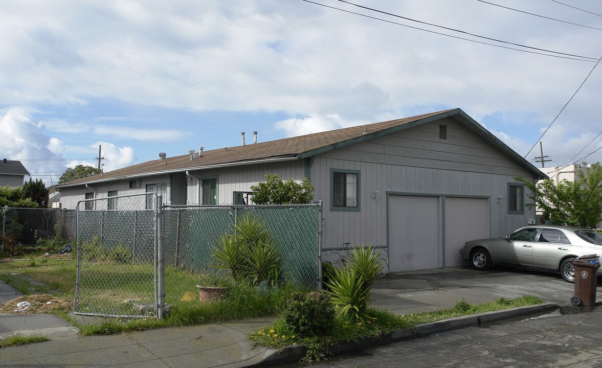 724 A,B Acacia Ave in Richmond, CA - Building Photo