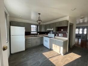 32 Kenyon Ct in Utica, NY - Building Photo - Building Photo