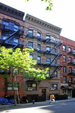 221 W 16th St in New York, NY - Building Photo - Building Photo