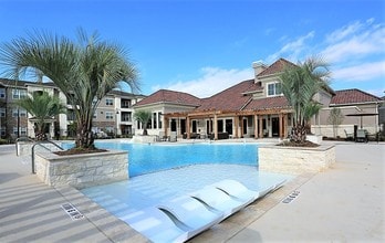 Trails at Lake Houston in Houston, TX - Foto de edificio - Building Photo