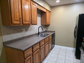 1665 Coach Dr in Naperville, IL - Building Photo - Building Photo