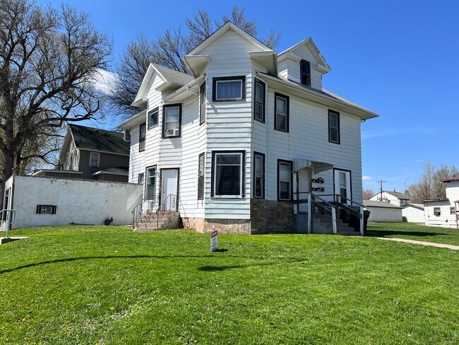 property at 233 S Duluth Ave