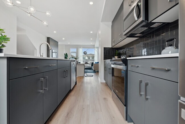 Linden Park at Erin Ridge North in St. Albert, AB - Building Photo - Building Photo