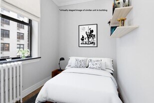 326 E 35th St in New York, NY - Building Photo