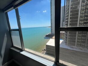 6157 N Sheridan Rd, Unit 11J in Chicago, IL - Building Photo - Building Photo