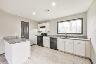 2718 Summertime Dr in Houston, TX - Foto de edificio - Building Photo