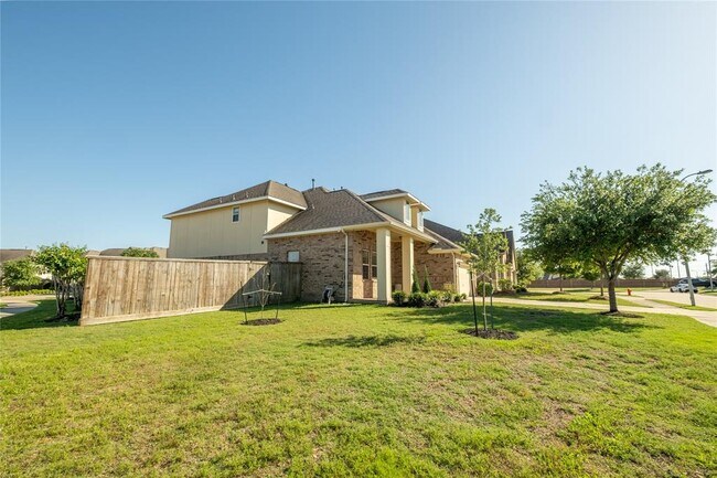 24007 Via Viale Dr in Richmond, TX - Building Photo - Building Photo