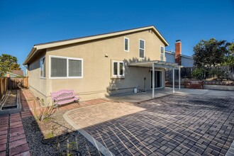 14249 Barrymore St in San Diego, CA - Foto de edificio - Building Photo