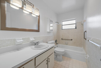 3281 Coral Hills Dr in Coral Springs, FL - Foto de edificio - Building Photo