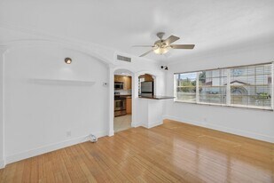 901 NE 3rd St, Unit 205 in Fort Lauderdale, FL - Building Photo