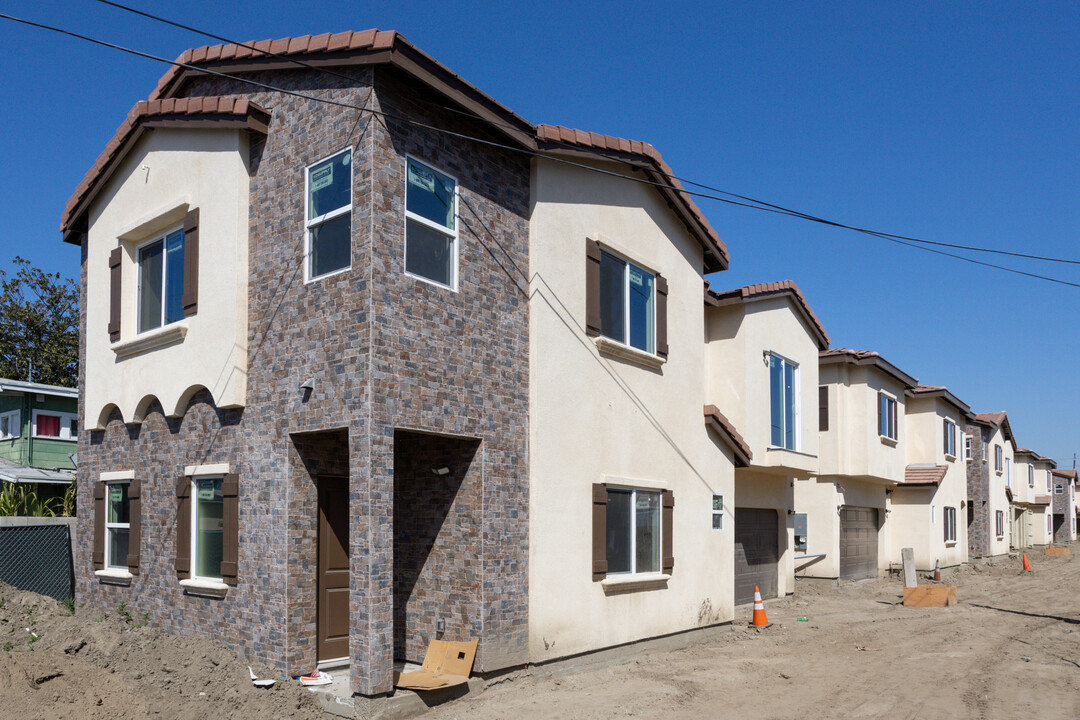 Elizabeth Villas in Cudahy, CA - Building Photo