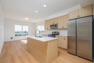 Colby Heights in Everett, WA - Building Photo