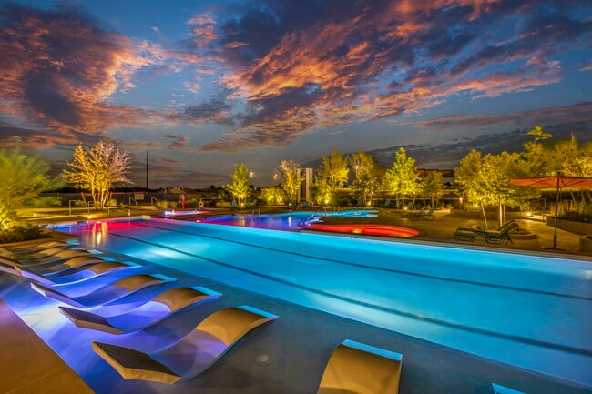 The Brick and Mortar District Apartments in Kyle, TX - Foto de edificio - Building Photo