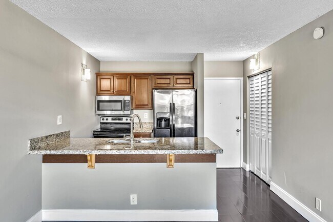 2701 Riverside Dr in Coral Springs, FL - Building Photo - Building Photo