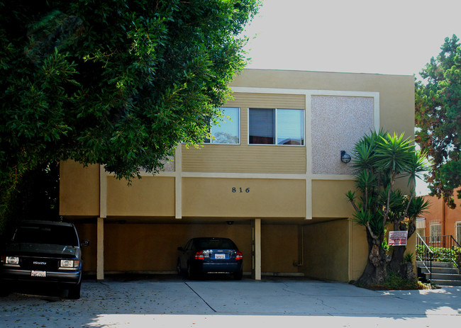 816 N Hayworth Ave in Los Angeles, CA - Foto de edificio - Building Photo