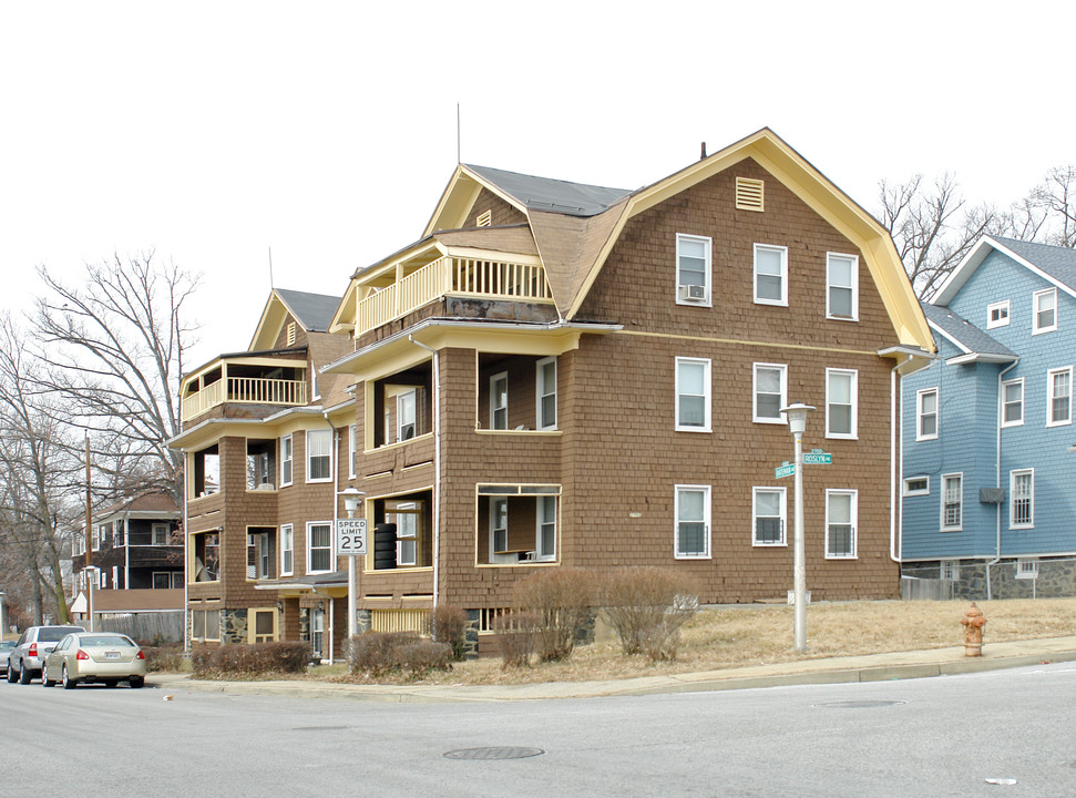 Roslyn Apartments in Baltimore, MD - Foto de edificio