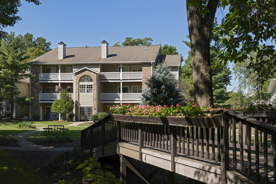 Sturbridge Square Apartments in Westlake, OH - Building Photo