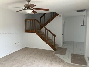 1123 11th Ln in Palm Beach Gardens, FL - Building Photo - Building Photo