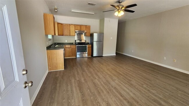 605 Martin Luther King Blvd in Elgin, TX - Foto de edificio - Building Photo