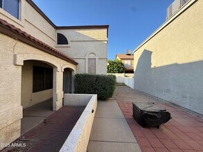 422 E Wescott Dr in Phoenix, AZ - Building Photo - Building Photo