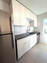 2009 Preuss Rd, Unit 10 in Los Angeles, CA - Building Photo