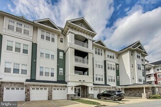 13901 Belle Chasse Blvd in Laurel, MD - Foto de edificio - Building Photo