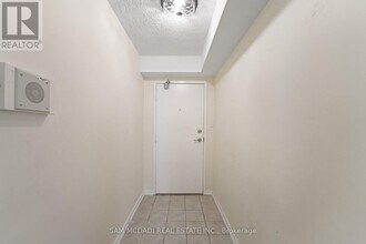 50 Elm Dr E in Mississauga, ON - Building Photo - Building Photo