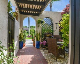 8045 Eastlake Dr in Boca Raton, FL - Building Photo - Building Photo