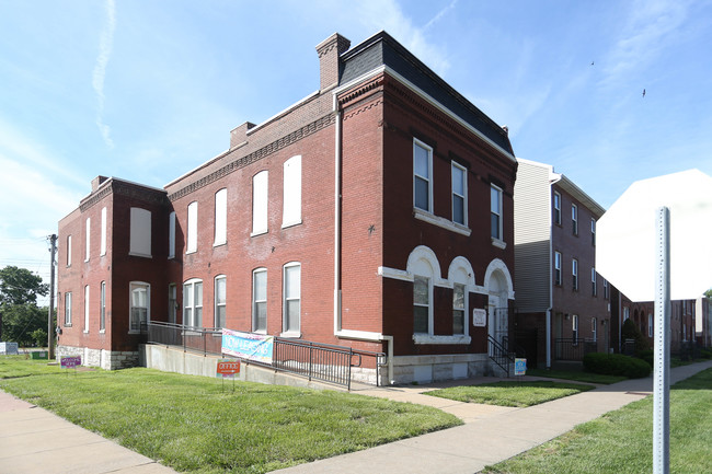 College Hill Apartments in St. Louis, MO - Building Photo - Building Photo